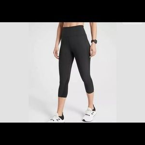 Athleta Black Dobby Hybrid Capri - Women’s 8